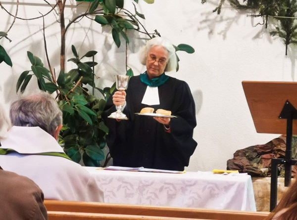 Protestant pastor woman celebrates service in Perpignan